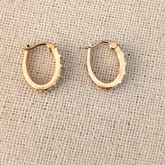 Small gold and silver huggie oval hoop earrings - Picture 10 of 11
